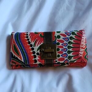 Han Shuang textile wallet.